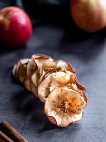 apple chips in a row with whole apples