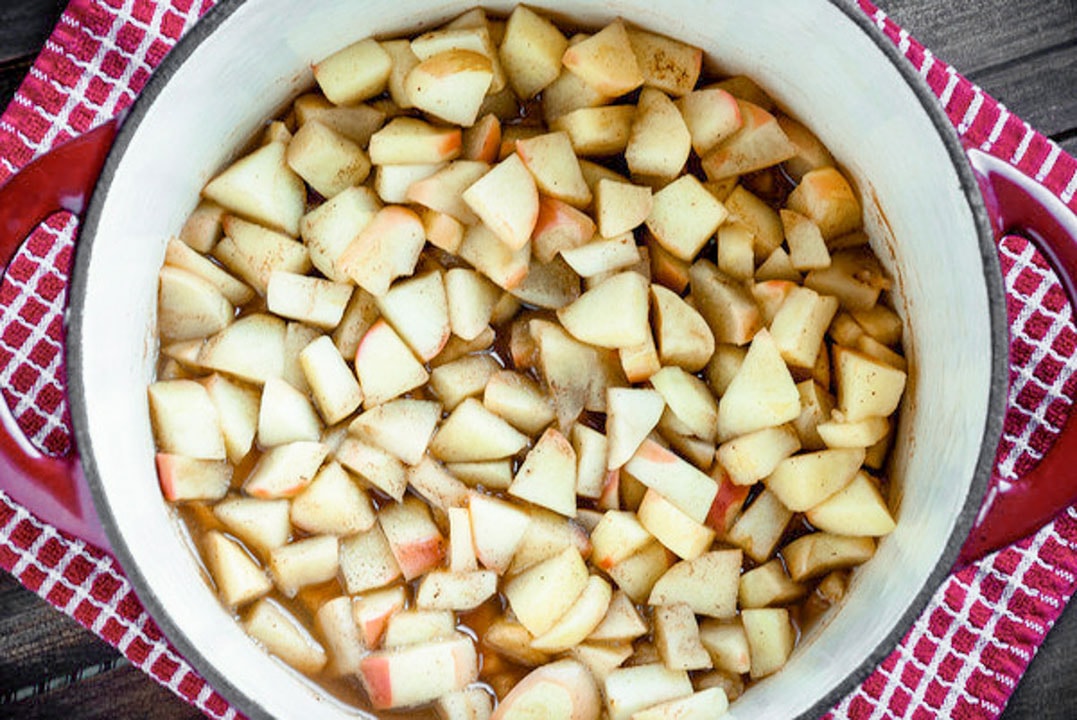 Cinnamon Spiced Applesauce - AdventureBlooms